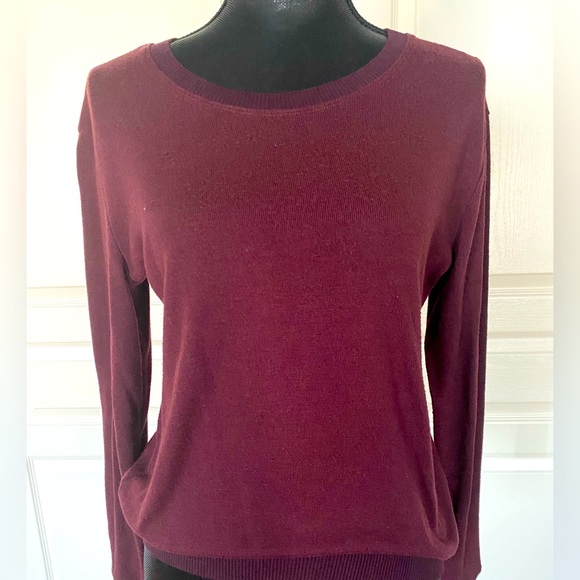 Wilfred light sweater top. - Picture 1 of 3